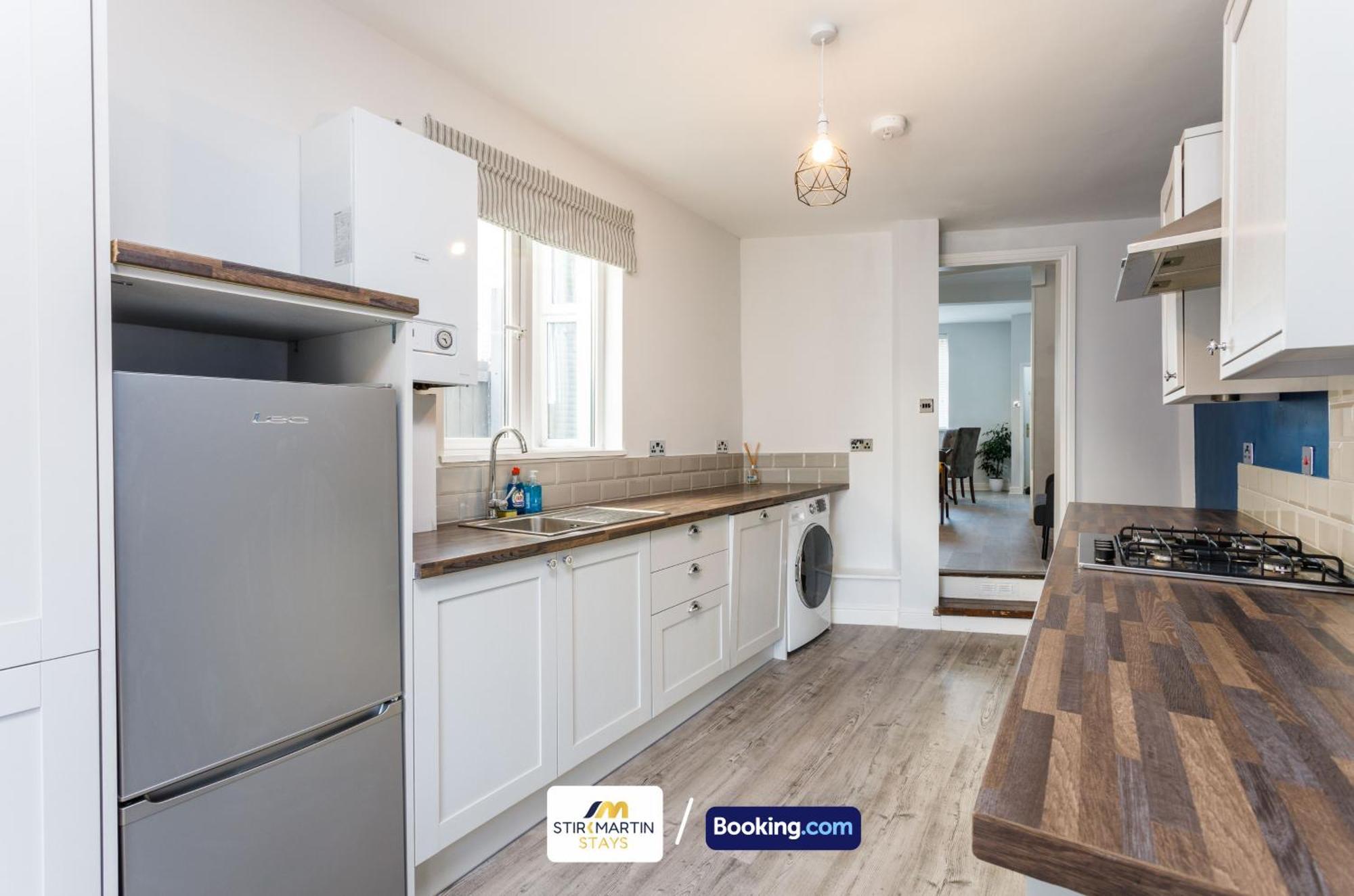 Comfy 3Bed House By Stirkmartin Stays Short Lets & Serviced Accommodation Cardiff With Free Parking & 8Mins To City Centre Exterior foto